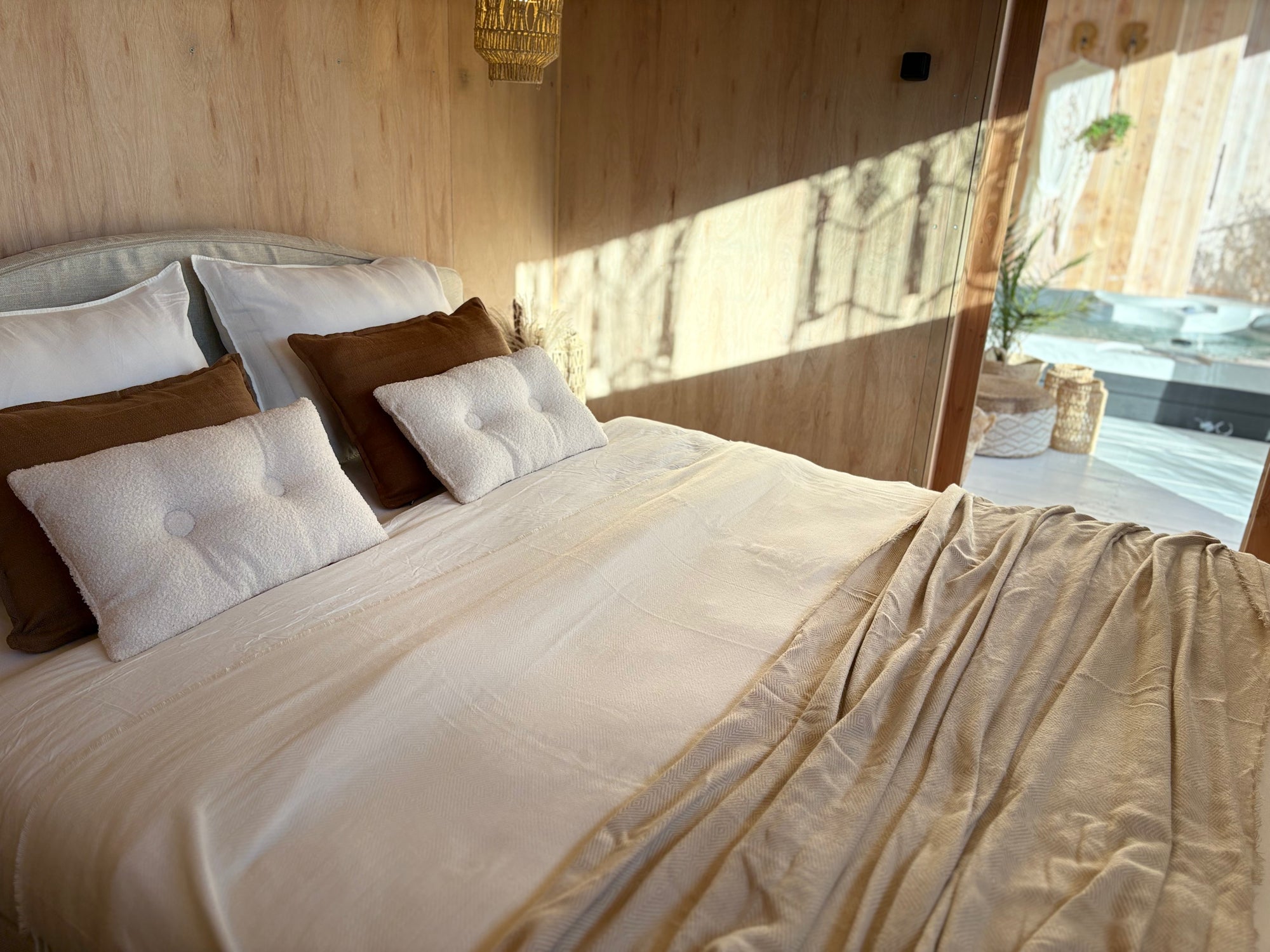 Luxe bed bij privé wellness in Zonhoven